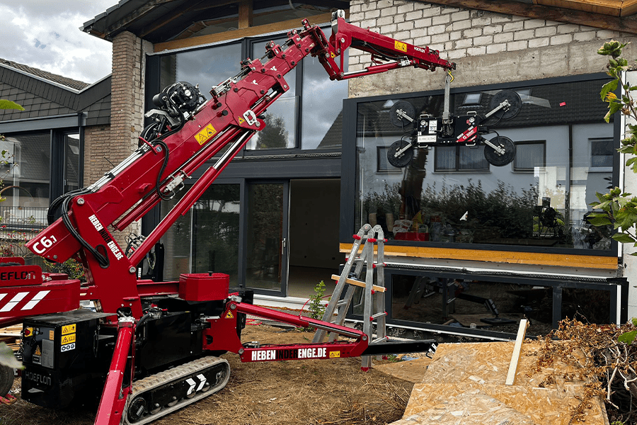 Hoeflon C6e minikraan in actie