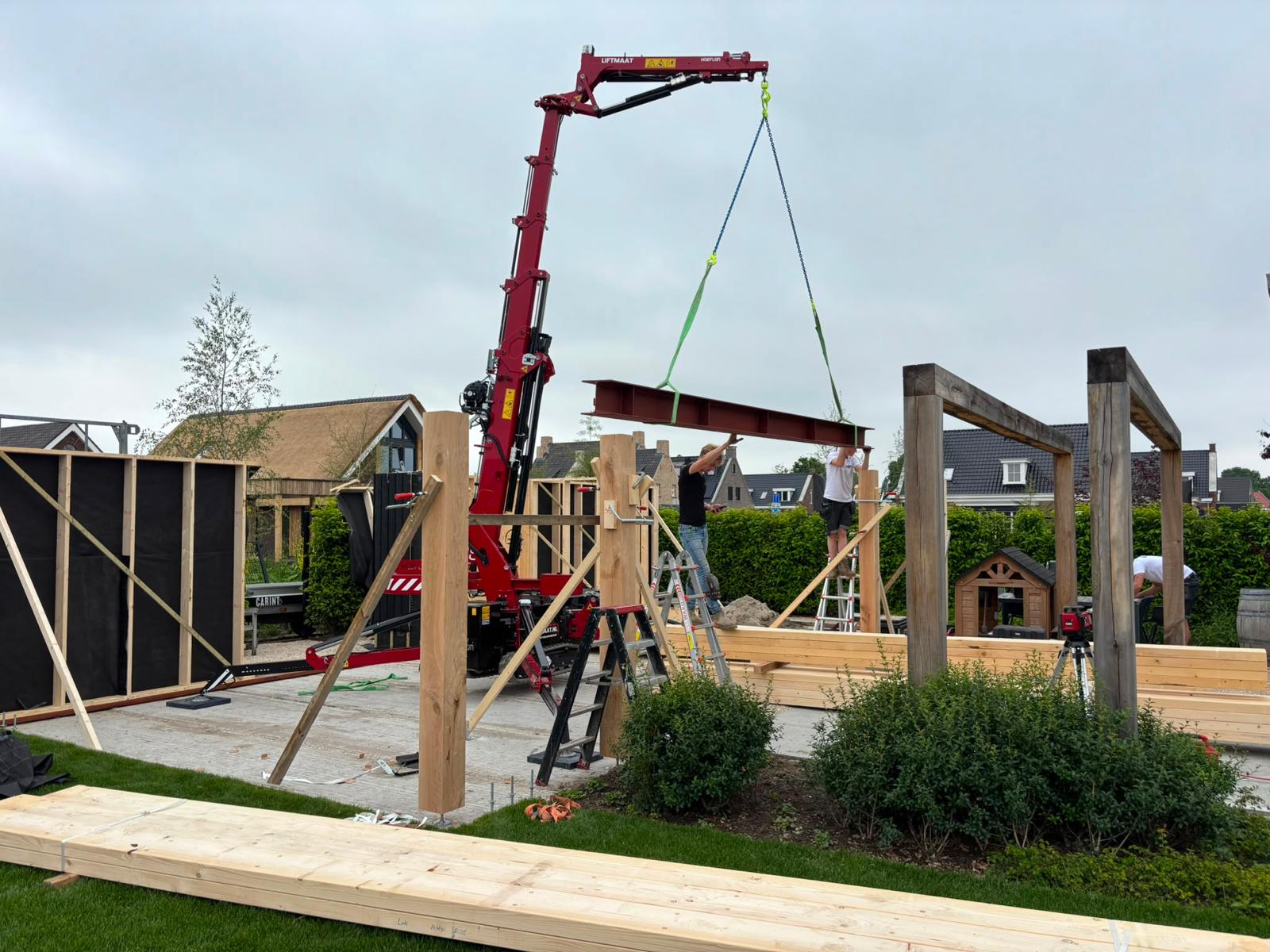 Liftmaat compact hijswerk op een bouwlocatie